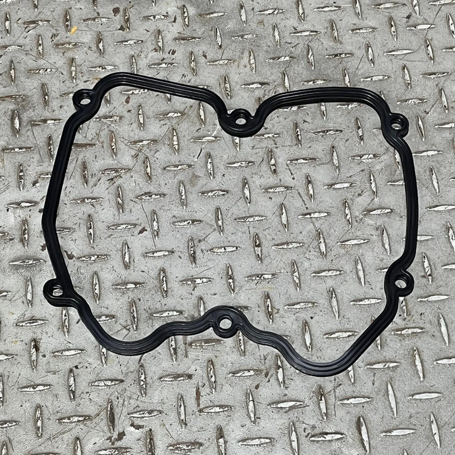 Rocker cover isolation seal set